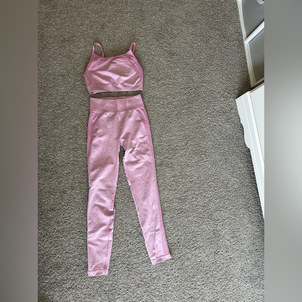 Gymshark set size medium - Picture 3 of 6